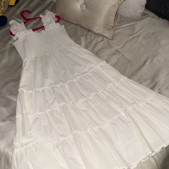 Elegant White Dress - Picture 1 of 3